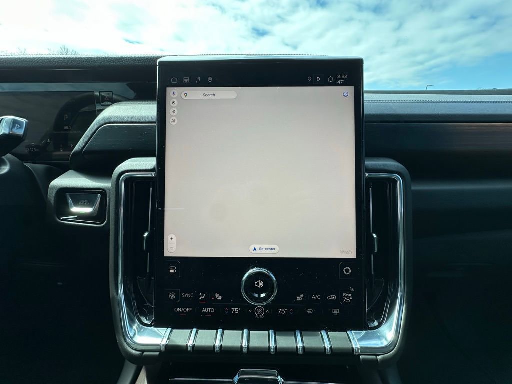 Used 2025 GMC Yukon Denali w/ Sun & Power Step Package image 11