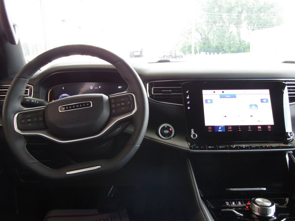 Used 2025 Jeep Wagoneer L Series II AWD/4WD image 5