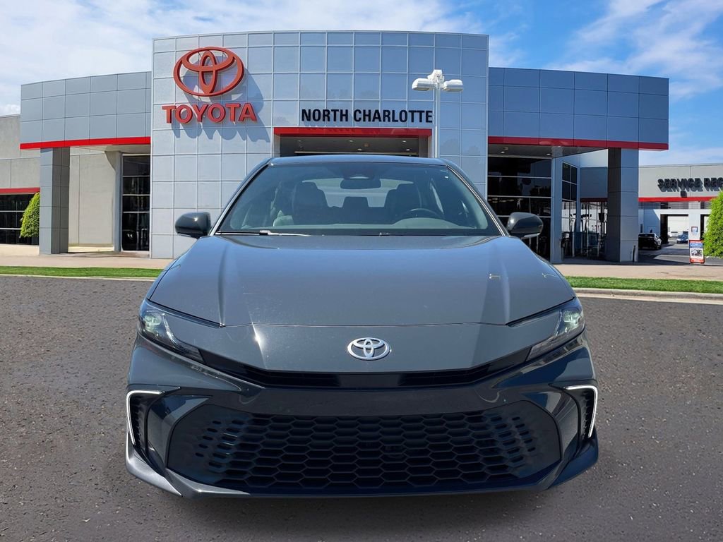 Used 2025 Toyota Camry SE FWD image 3