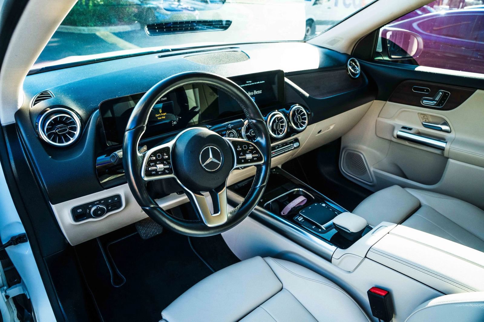 Used 2022 Mercedes-Benz GLA 250 4MATIC w/ Premium Package image 19
