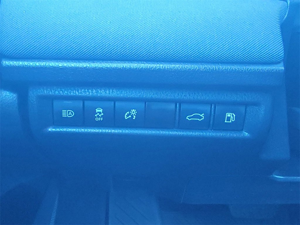 Used 2025 Toyota Camry LE image 32