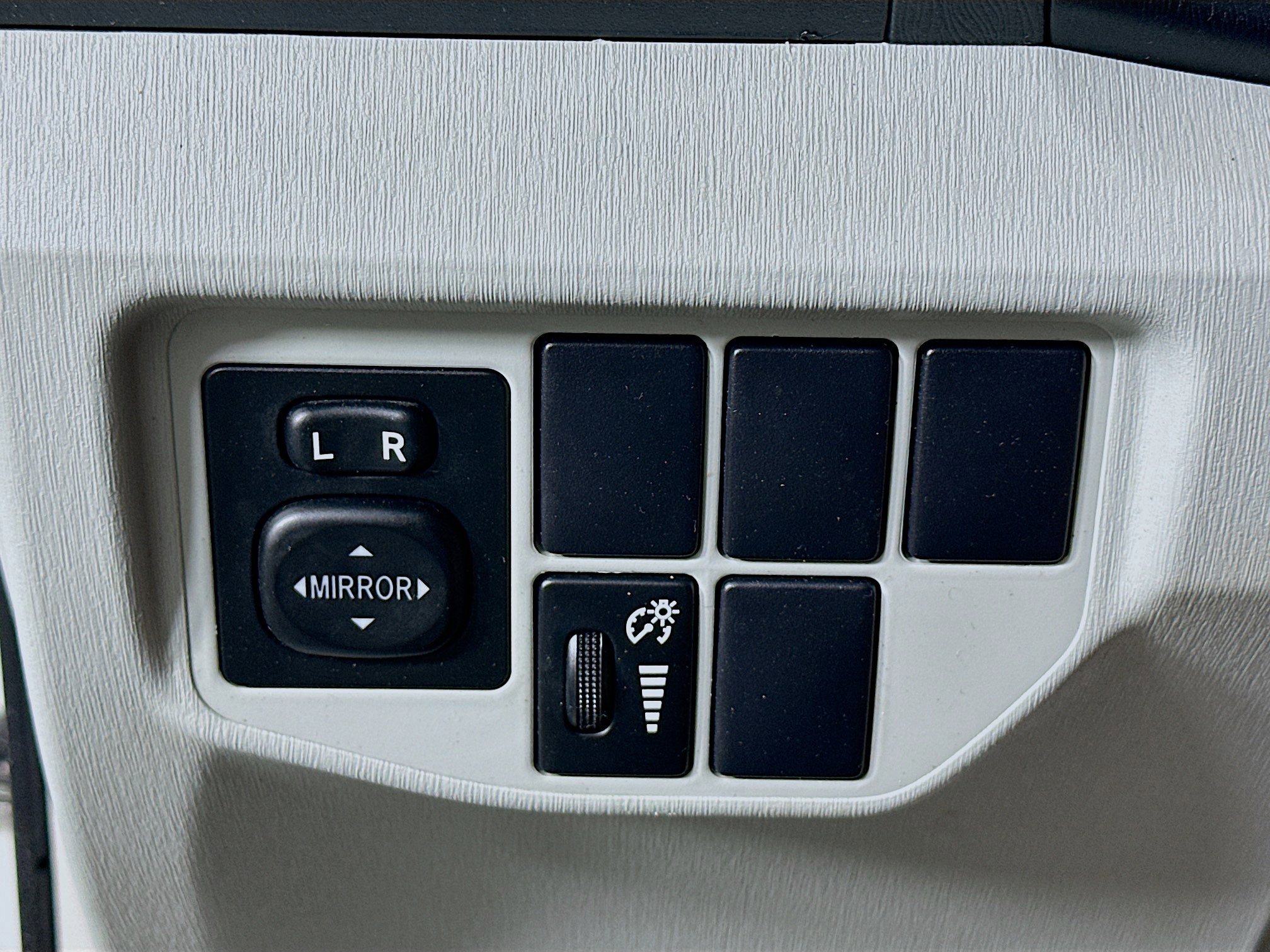 Used 2015 Toyota Prius Two FWD image 16