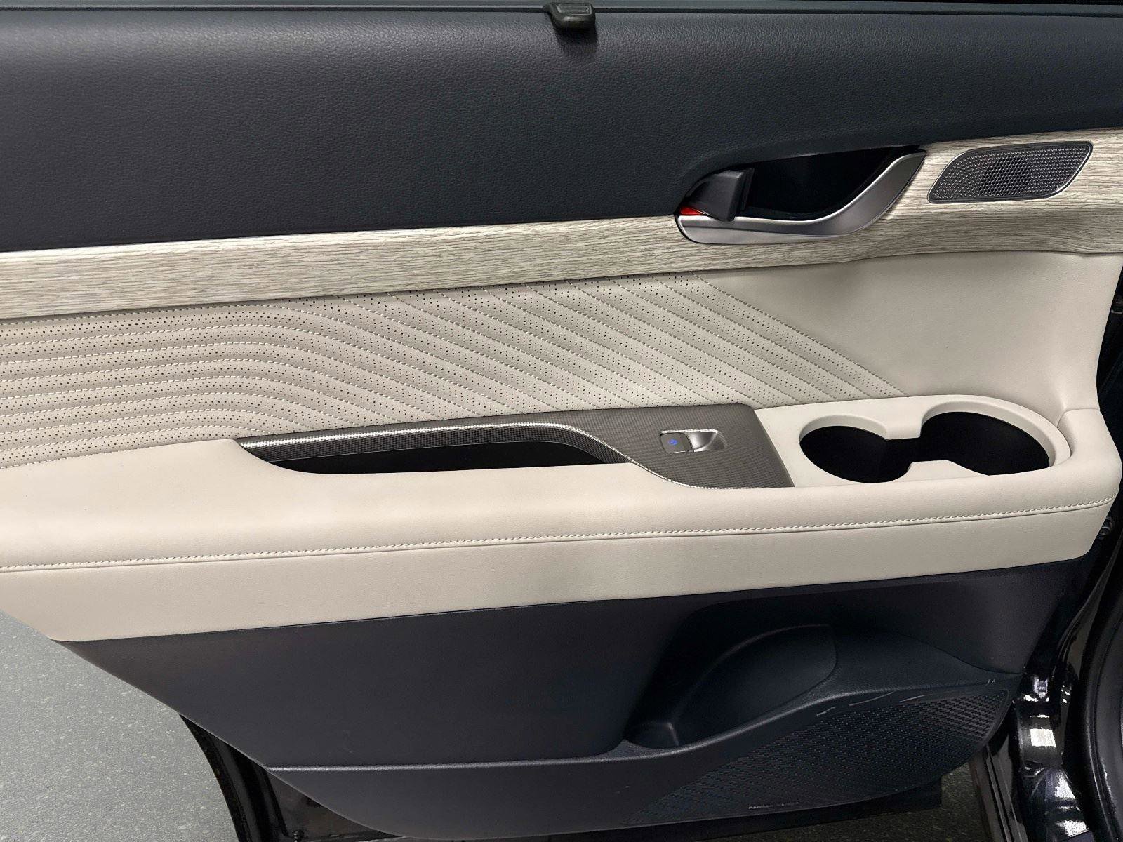 Used 2024 Hyundai Palisade Calligraphy image 11