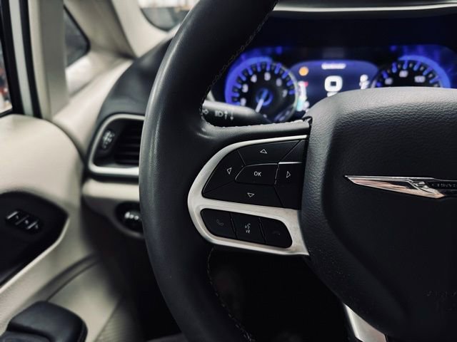 Used 2024 Chrysler Pacifica Touring-L FWD image 31