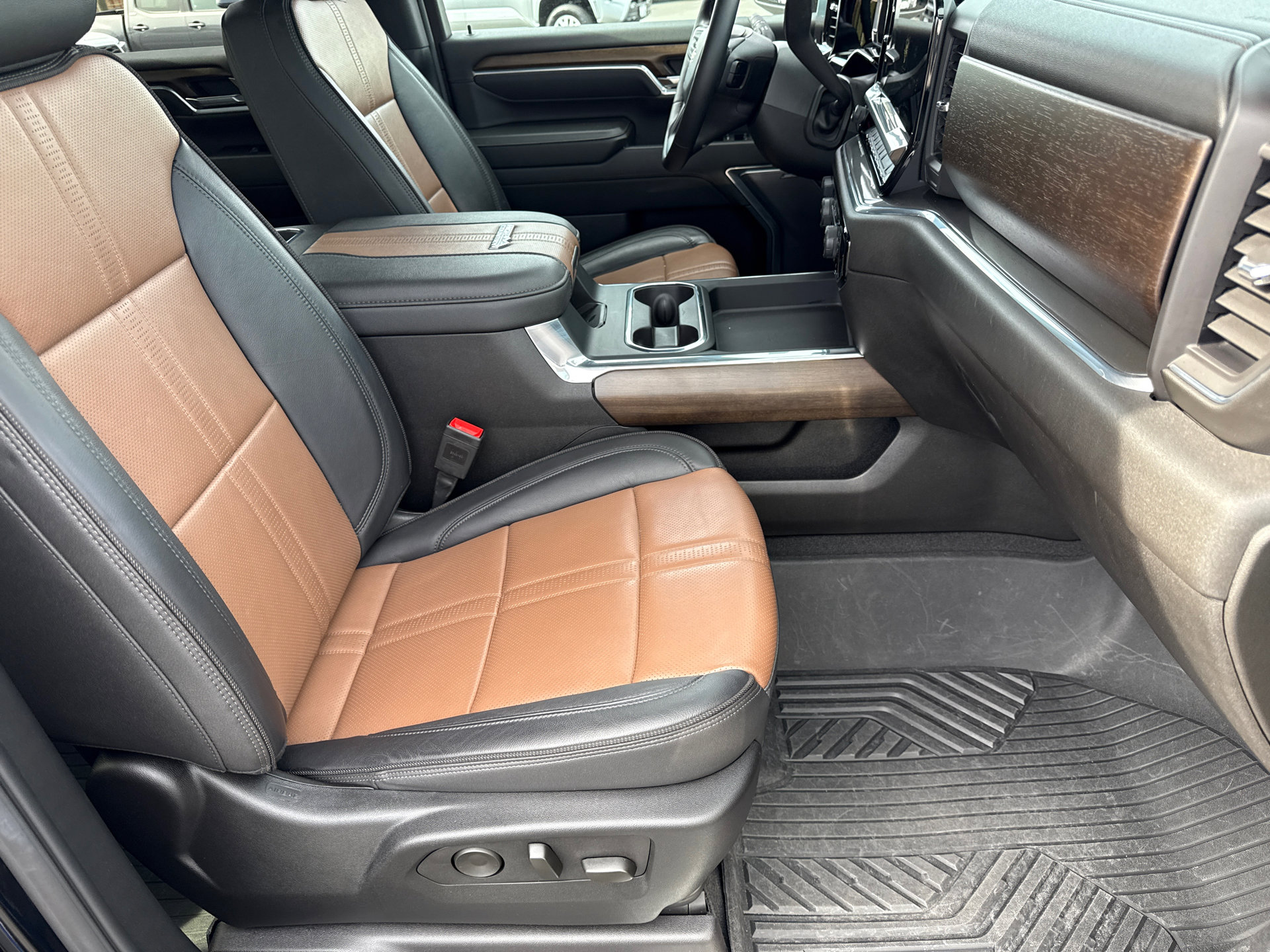 Used 2025 Chevrolet Silverado 3500 High Country w/ High Country Premium Package image 13