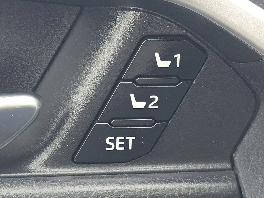 Used 2020 Toyota RAV4 XLE Premium image 25