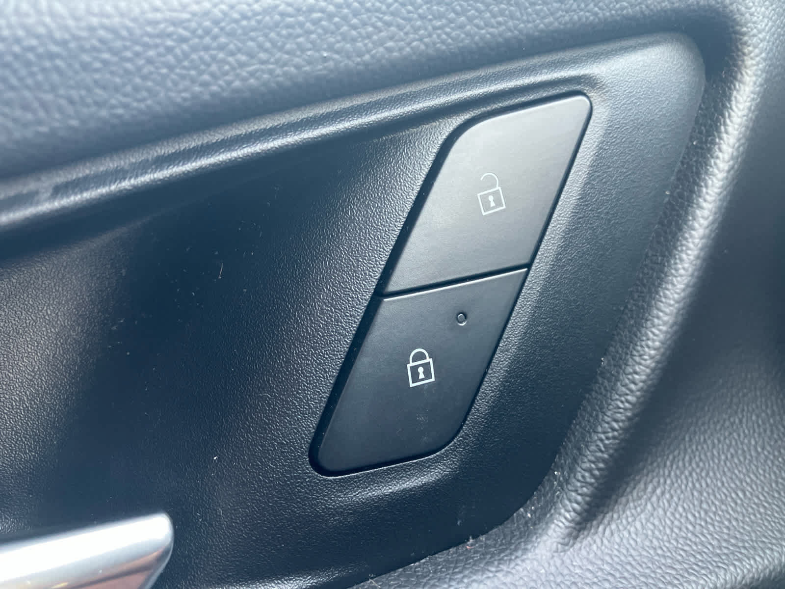 Used 2025 Chevrolet Equinox LT w/ Safety and Technology Package FWD image 12
