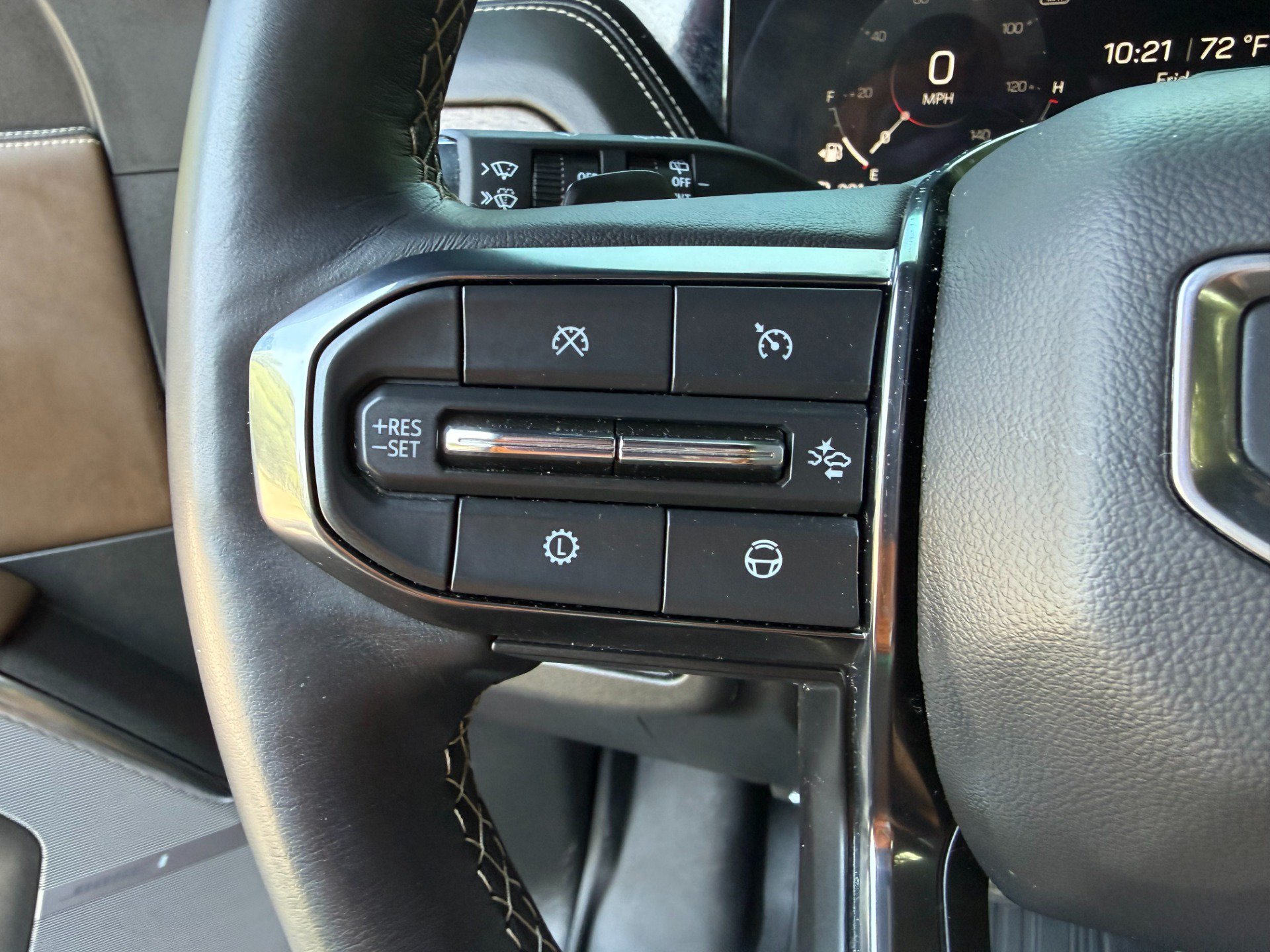 Used 2025 GMC Yukon XL Denali Ultimate w/ LPO, Floor Liner Package AWD/4WD image 36