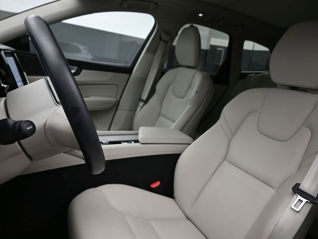 Used 2024 Volvo XC60 B5 Plus w/ Protection Package Premier image 9