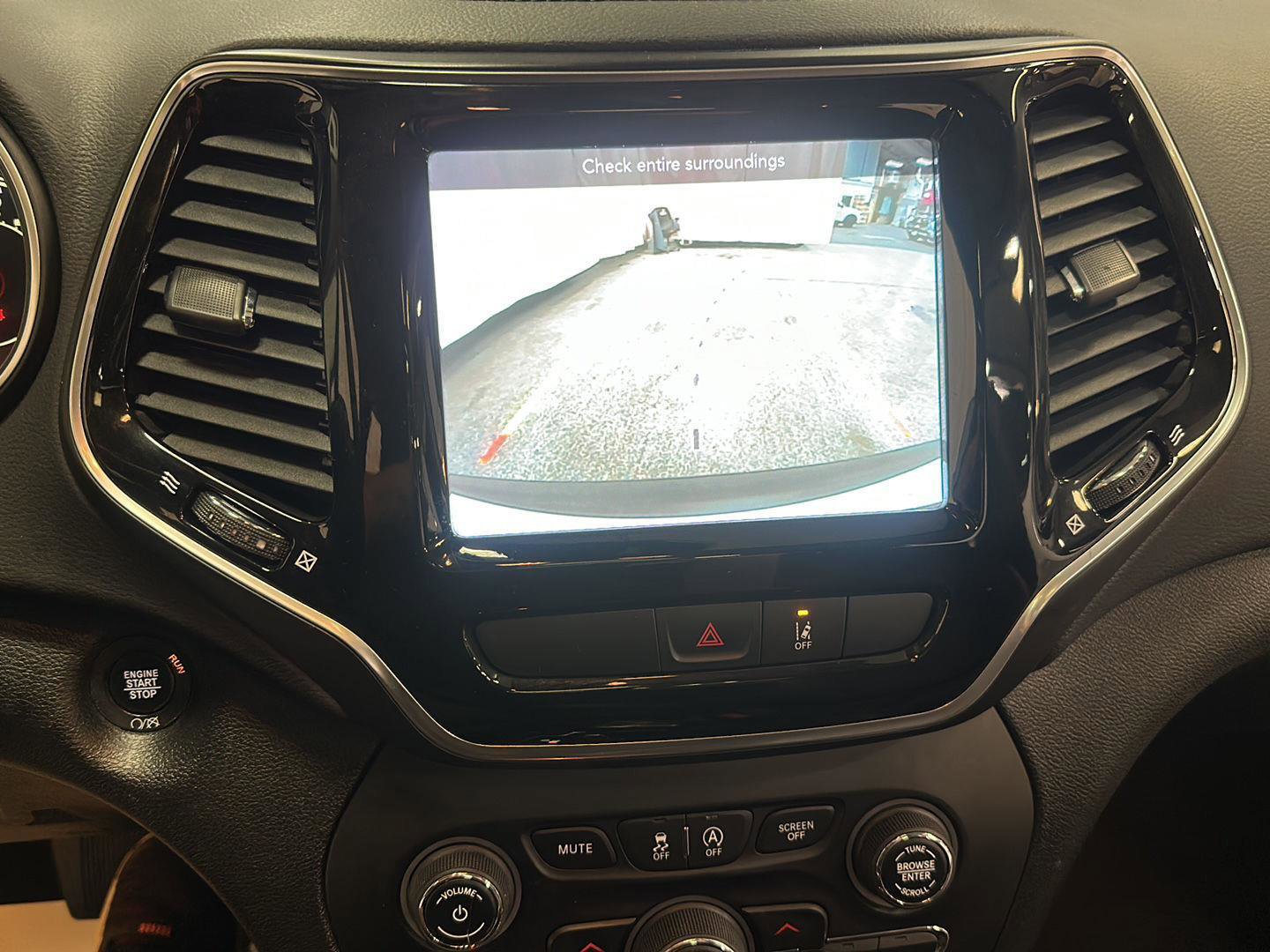 Certified 2022 Jeep Cherokee Limited AWD/4WD image 23
