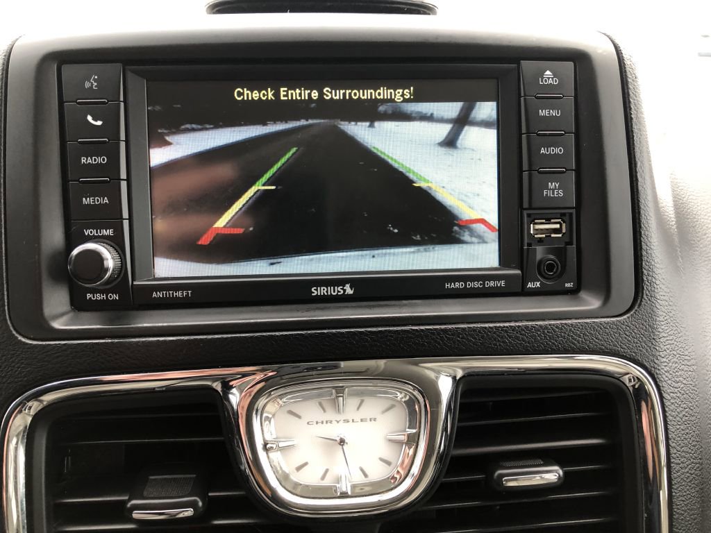 Used 2014 Chrysler Town & Country Touring image 26