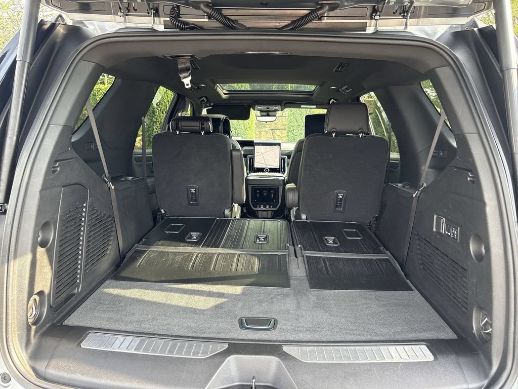 Used 2025 GMC Yukon AT4 Ultimate w/ LPO, Floor Liner Package AWD/4WD image 18