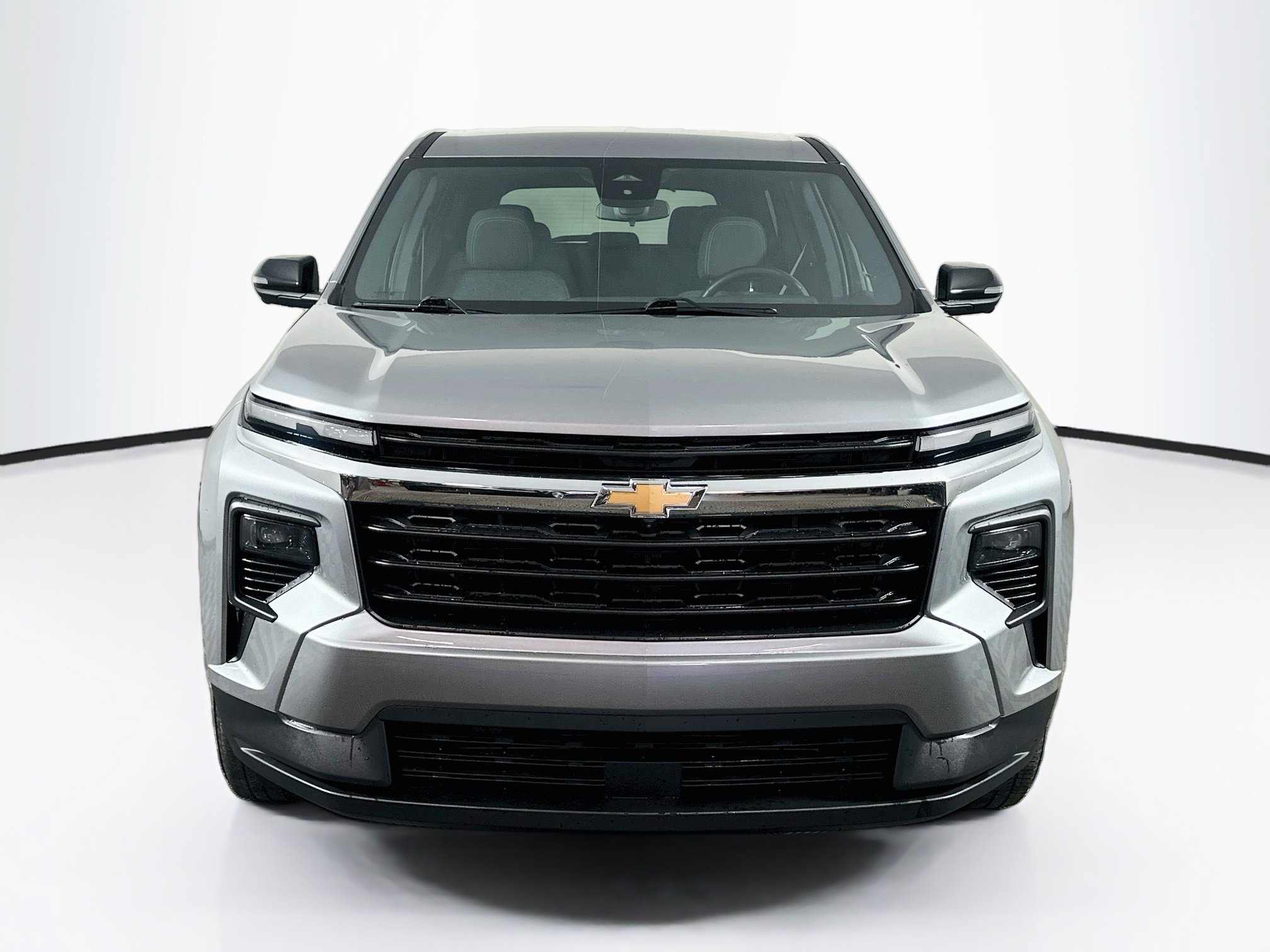 Used 2024 Chevrolet Traverse LS FWD image 2