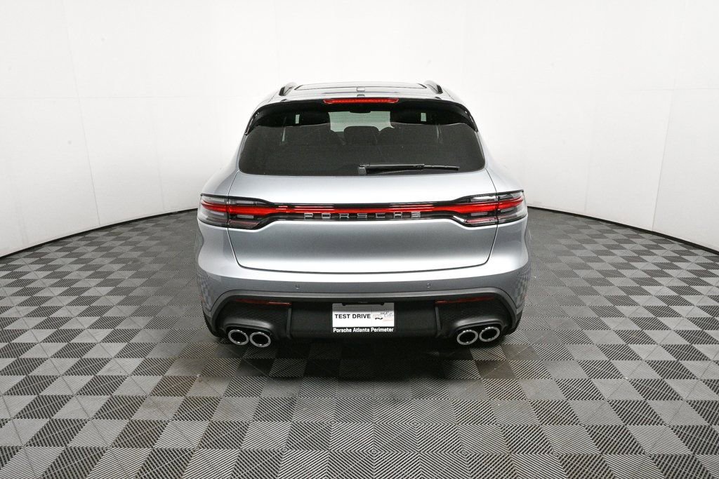 Certified 2026 Porsche Macan AWD/4WD image 29