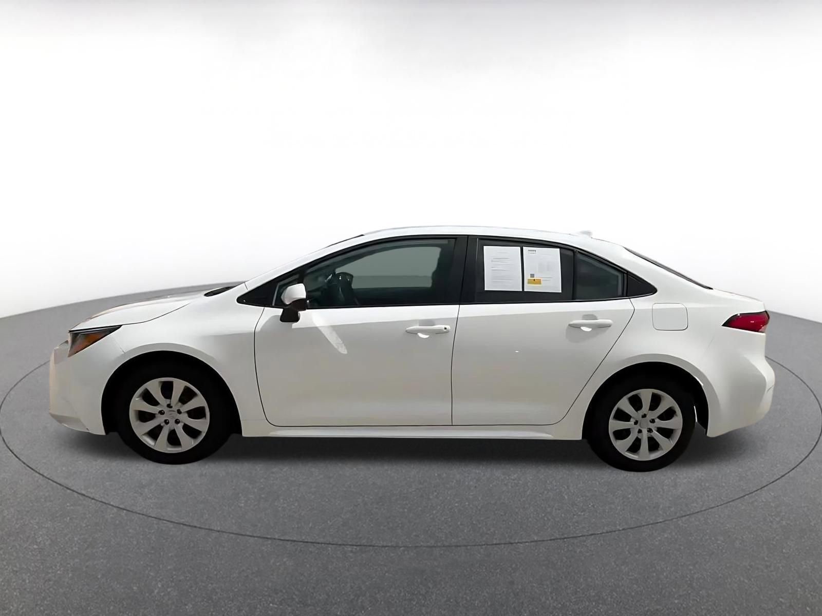 Used 2025 Toyota Corolla LE image 9
