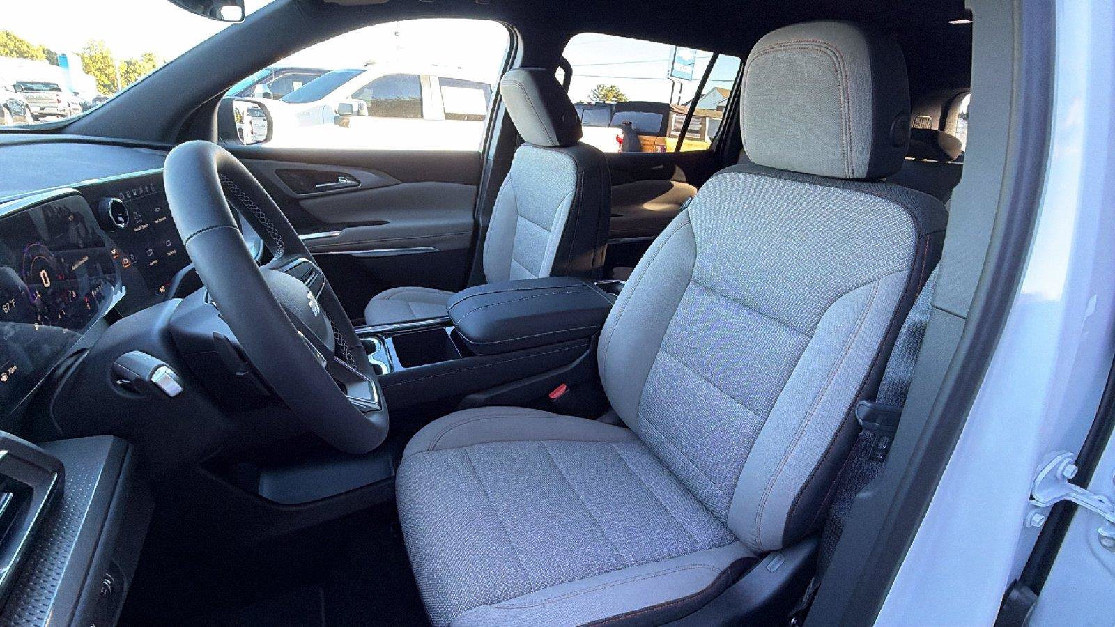 New 2027 Chevrolet Traverse LT FWD image 16
