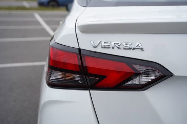 Used 2025 Nissan Versa SR w/ Trunk Package image 38