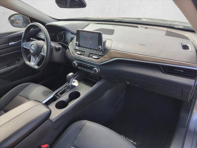 Used 2025 Nissan Altima 2.5 SV FWD image 23