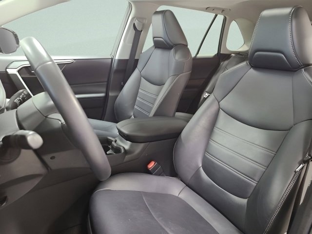 Used 2021 Toyota RAV4 XLE Premium AWD/4WD image 22
