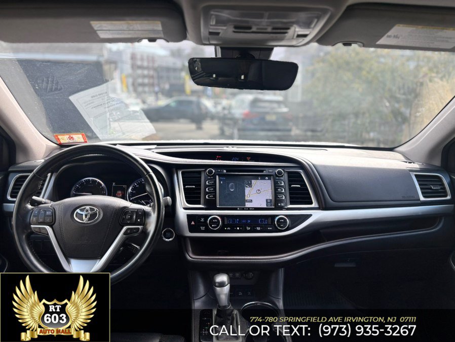 Used 2017 Toyota Highlander XLE AWD/4WD image 13