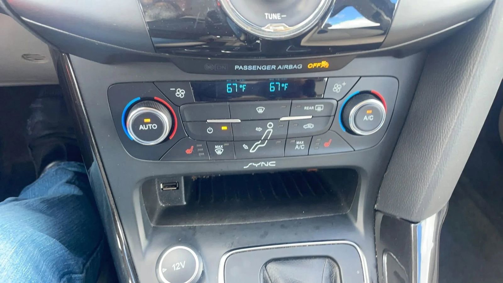 Used 2016 Ford Focus Electric Hatchback FWD image 38