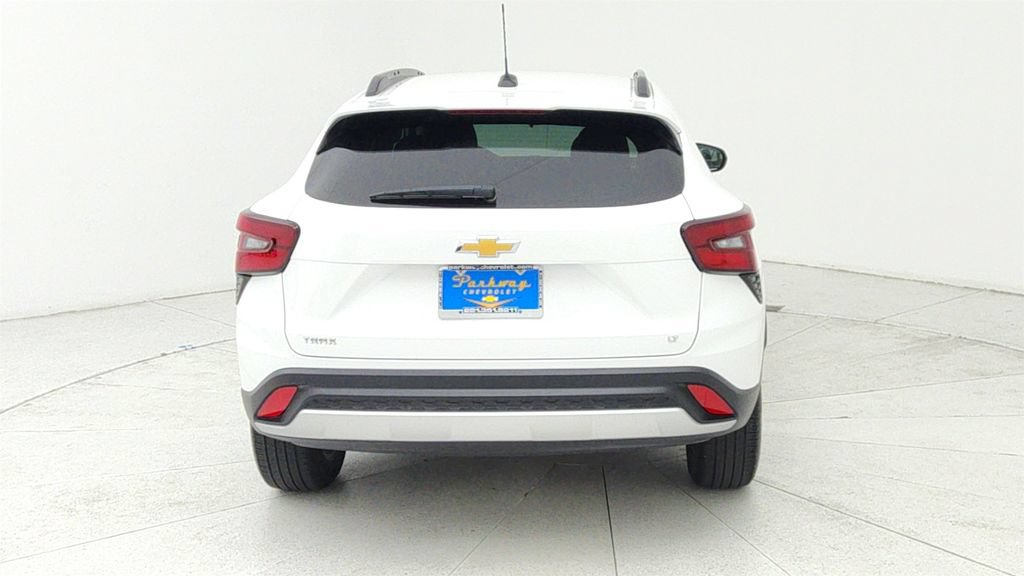 Certified 2025 Chevrolet Trax LT FWD image 6