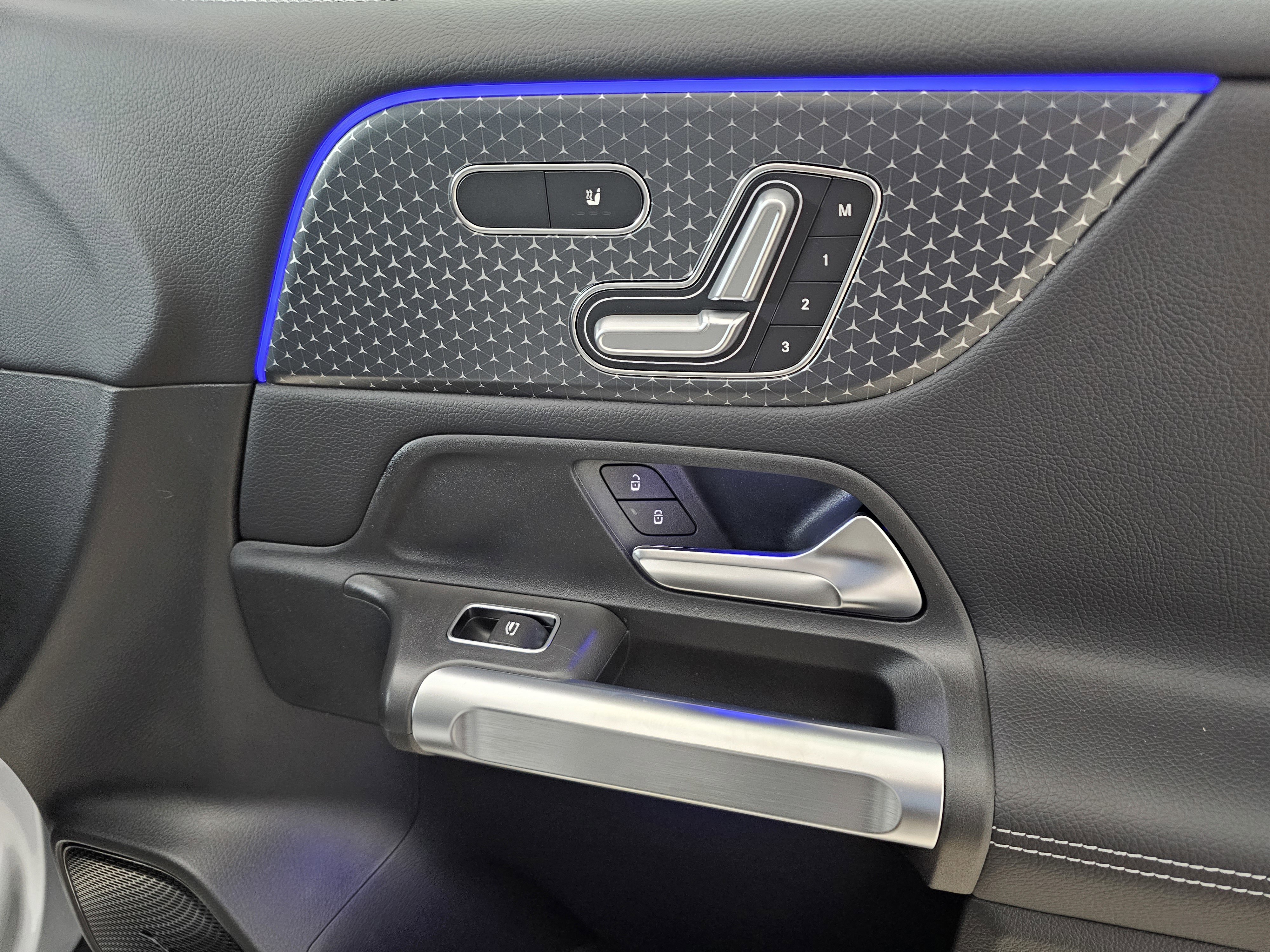 New 2026 Mercedes-Benz GLB 250 4MATIC image 18