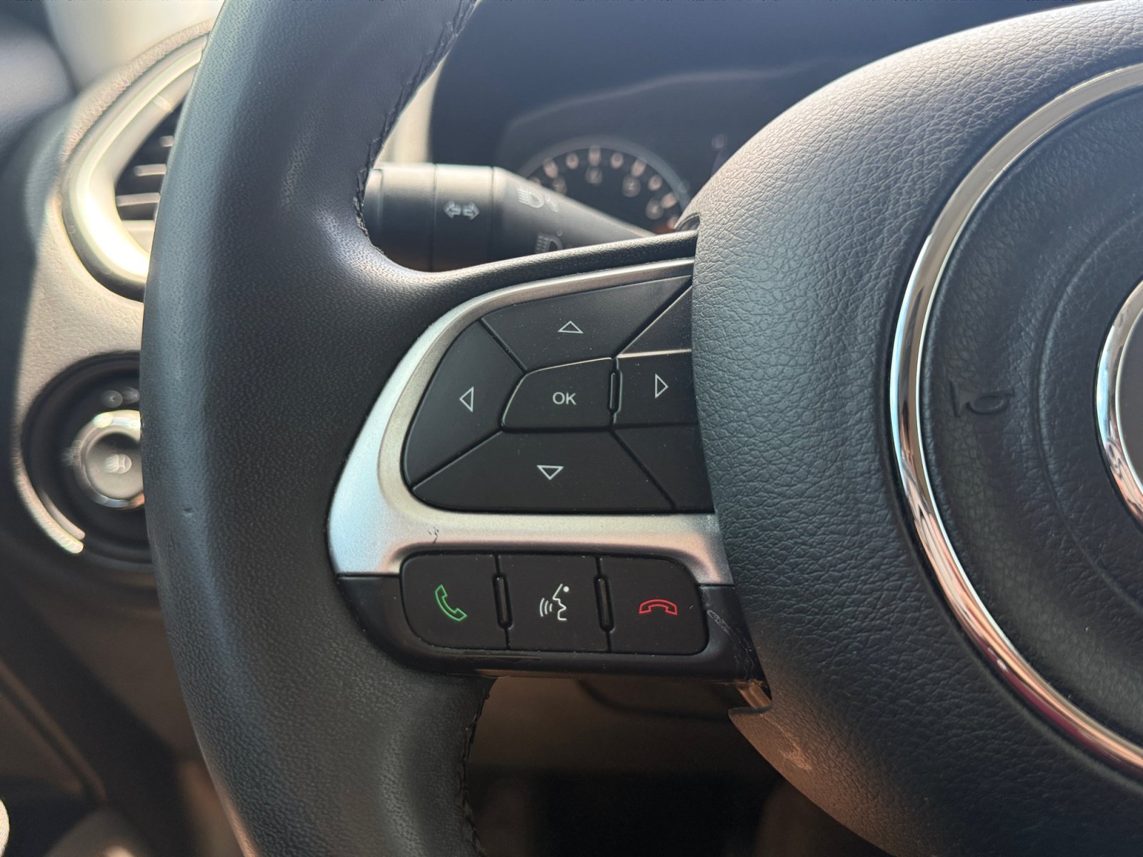 Used 2019 Jeep Renegade Latitude FWD image 17