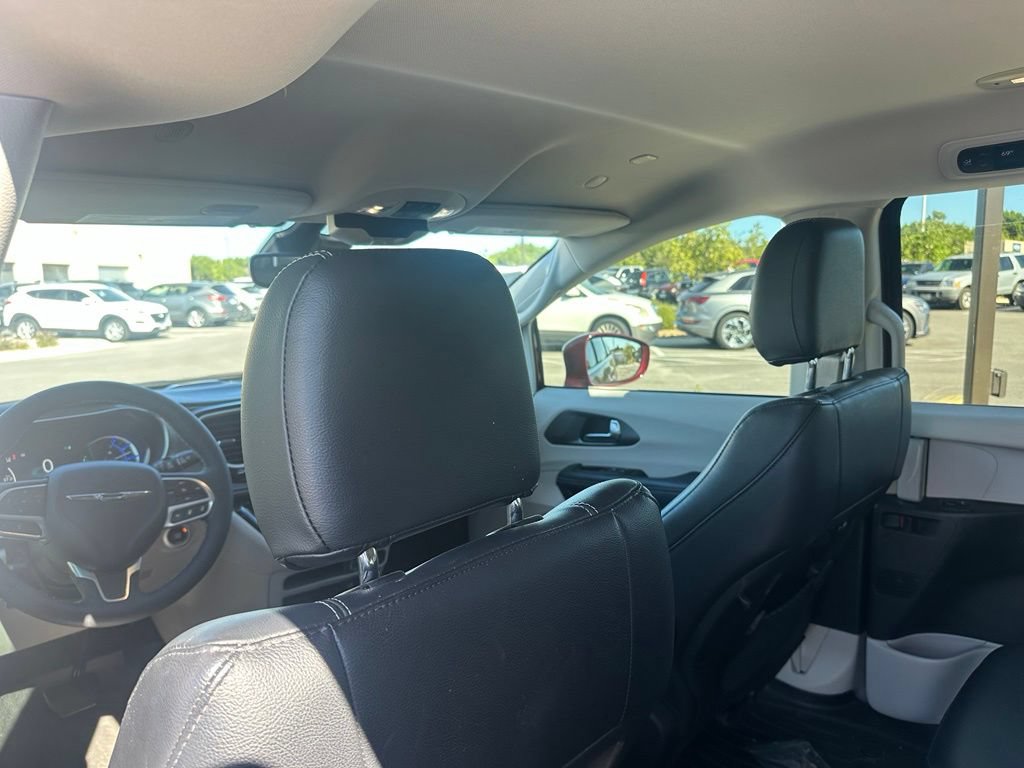 Used 2022 Chrysler Pacifica Touring-L FWD image 8