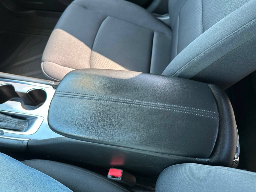 Used 2017 Chevrolet Malibu LT FWD image 25