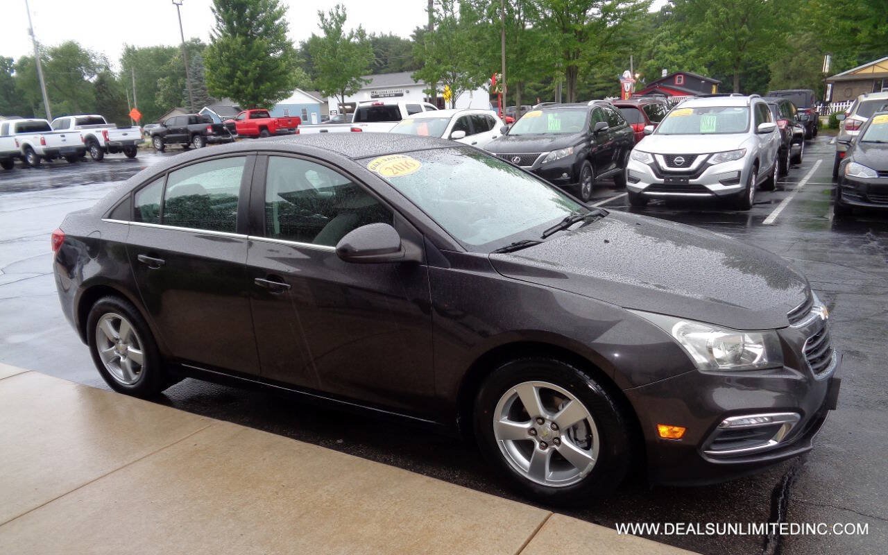 Used 2016 Chevrolet Cruze LT FWD image 2