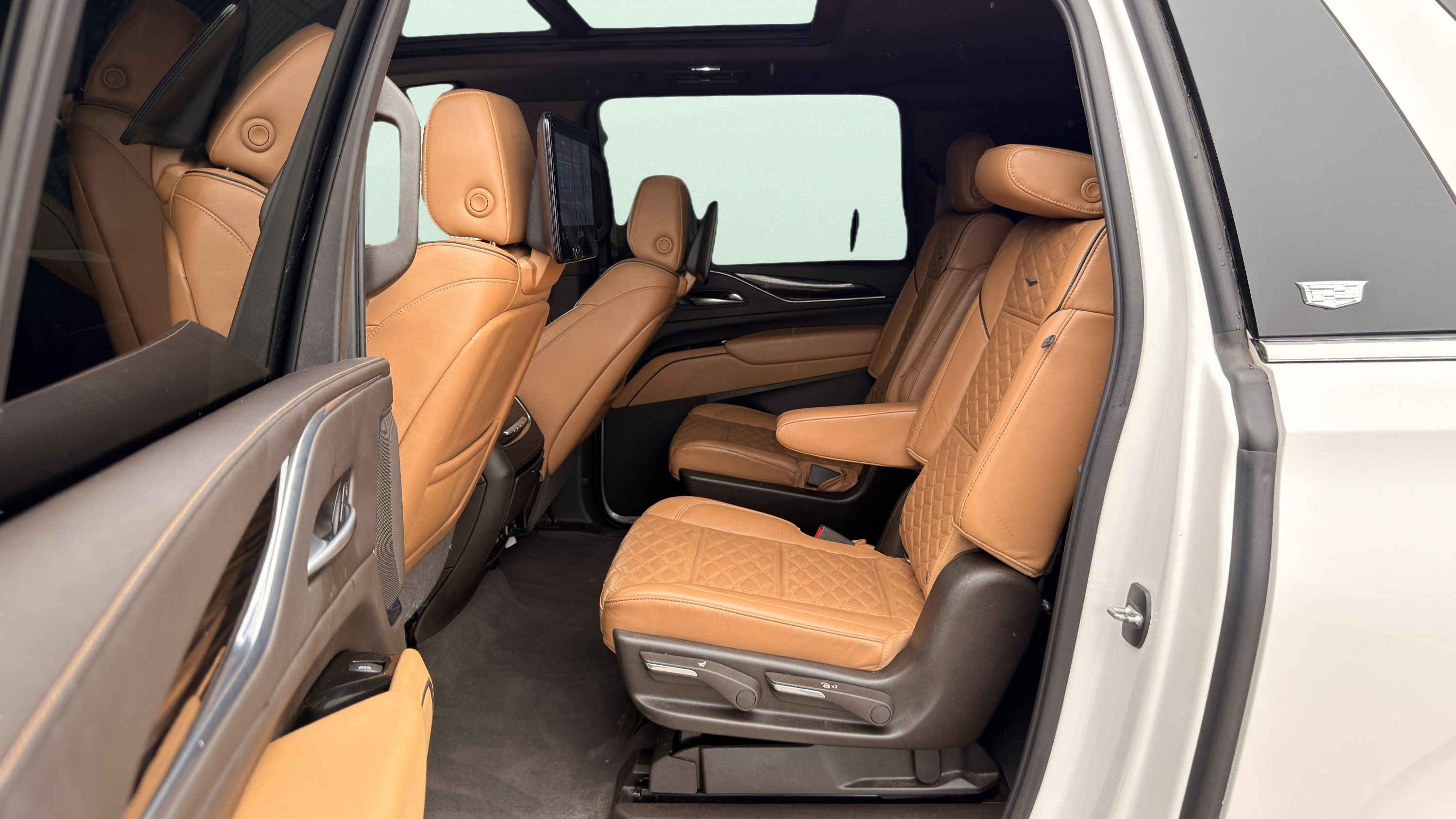 Used 2021 Cadillac Escalade ESV Premium Luxury AWD/4WD image 27