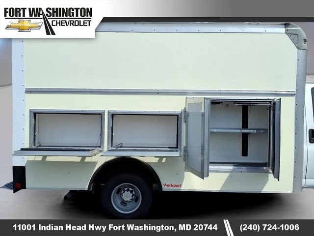 Used 2022 Chevrolet Express 3500 w/ Power Convenience Package RWD image 3