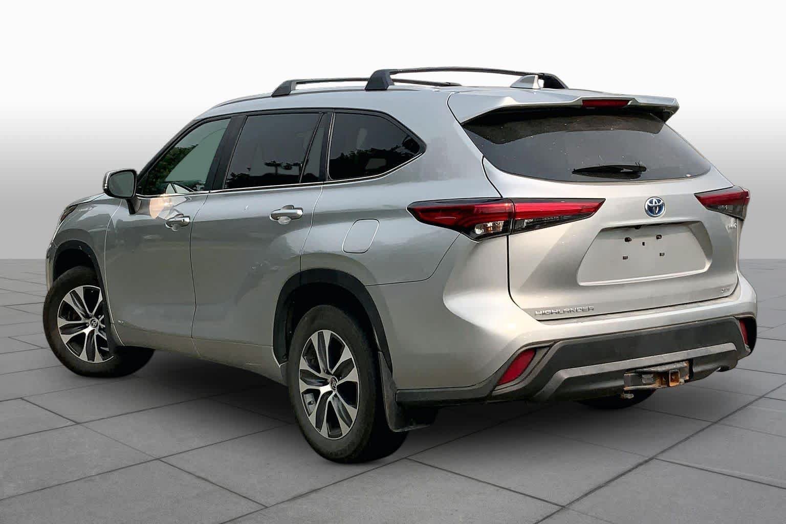 Used 2023 Toyota Highlander XLE AWD/4WD image 12