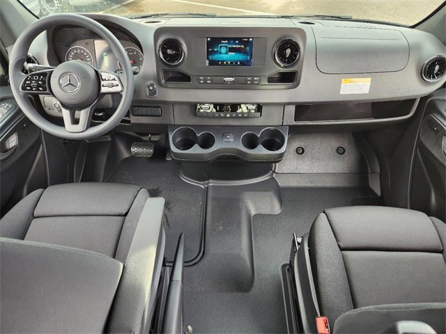 Used 2024 Mercedes-Benz Sprinter 2500 image 8