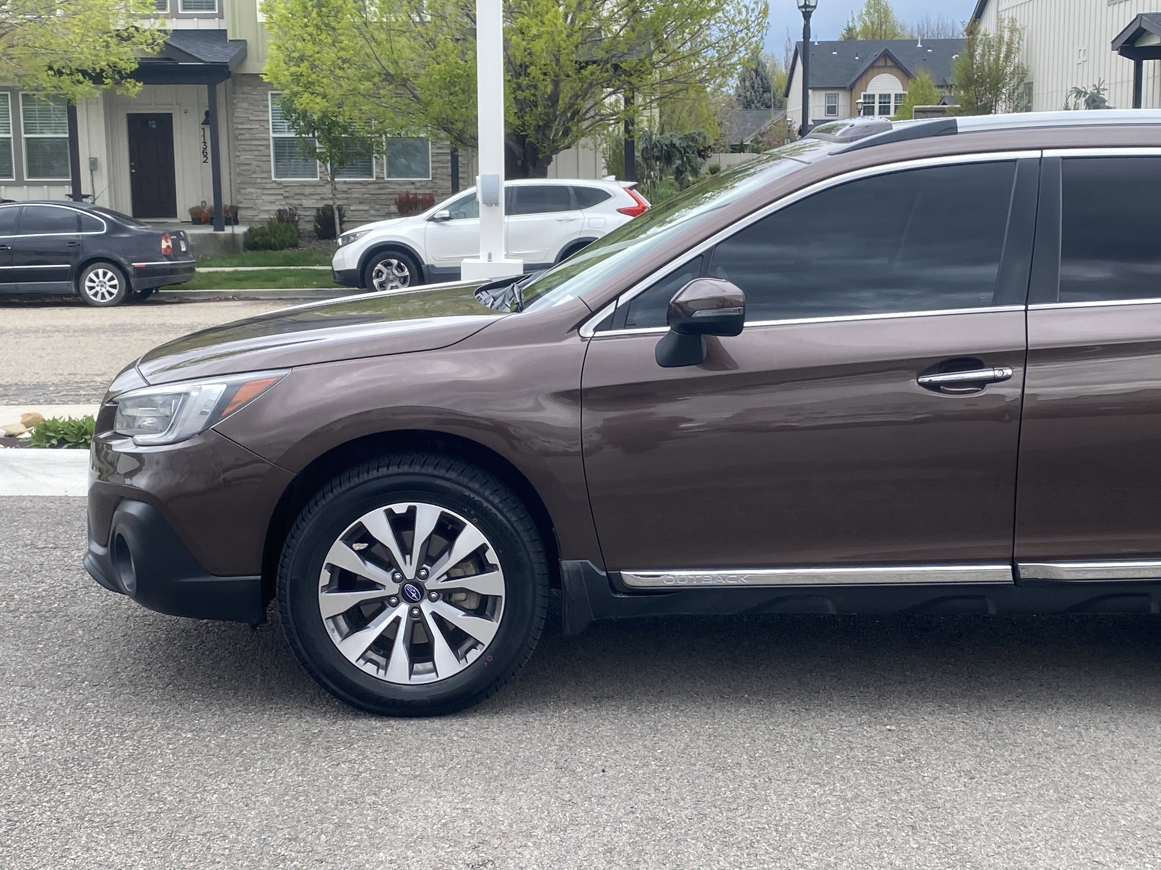 Used 2019 Subaru Outback 3.6R Touring AWD/4WD image 2