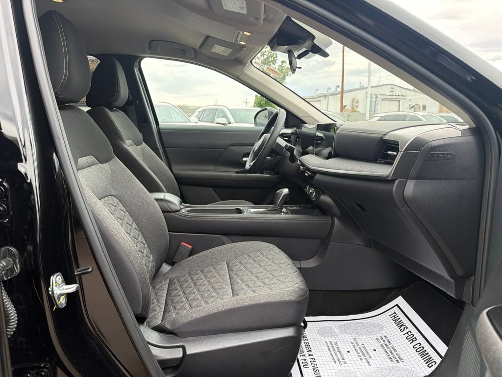 Used 2025 Nissan Kicks SV w/ Charging Package AWD/4WD image 11