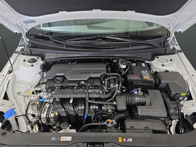 Certified 2025 Hyundai Elantra Sport FWD image 33