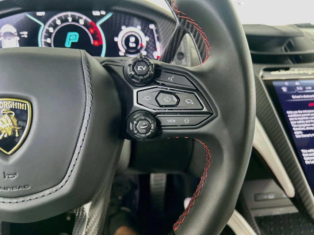 Used 2025 Lamborghini Revuelto AWD/4WD image 12