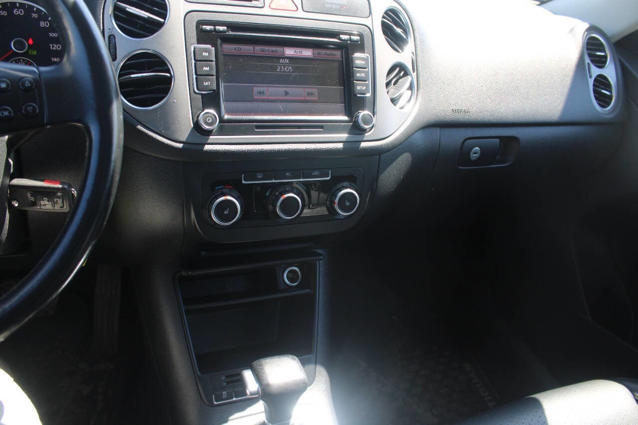Used 2010 Volkswagen Tiguan SE image 13