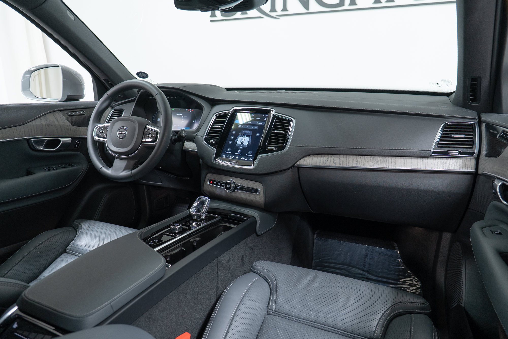 Certified 2024 Volvo XC90 B6 Ultimate w/ Protection Package Premier AWD/4WD image 14