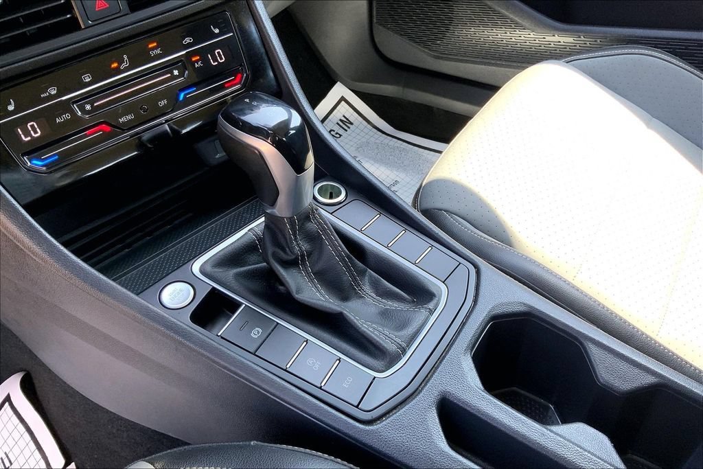 Used 2025 Volkswagen Jetta SE FWD image 15