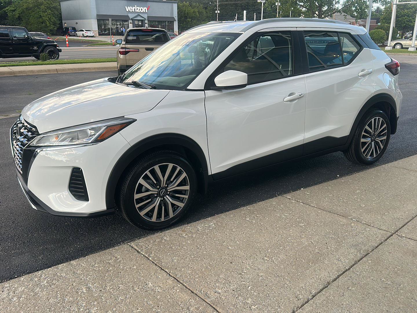 Used 2024 Nissan Kicks SV FWD image 6