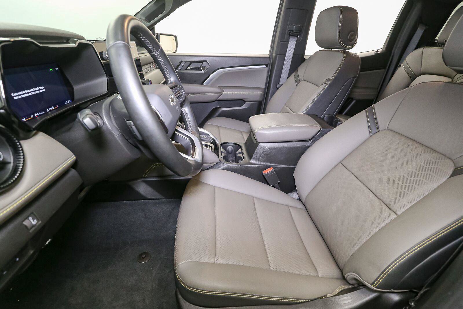 Used 2025 Chevrolet Colorado ZR2 w/ Technology Package AWD/4WD image 41