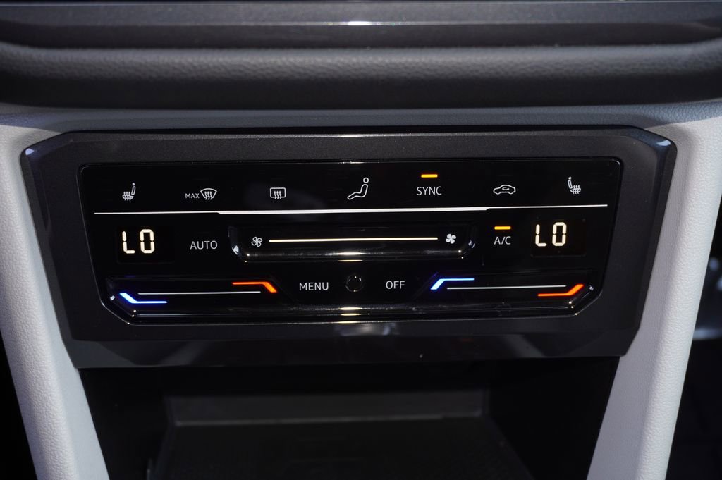 Used 2023 Volkswagen Tiguan SE R-Line image 17