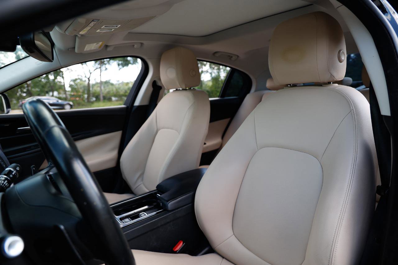 Used 2018 Jaguar XE Premium RWD image 6