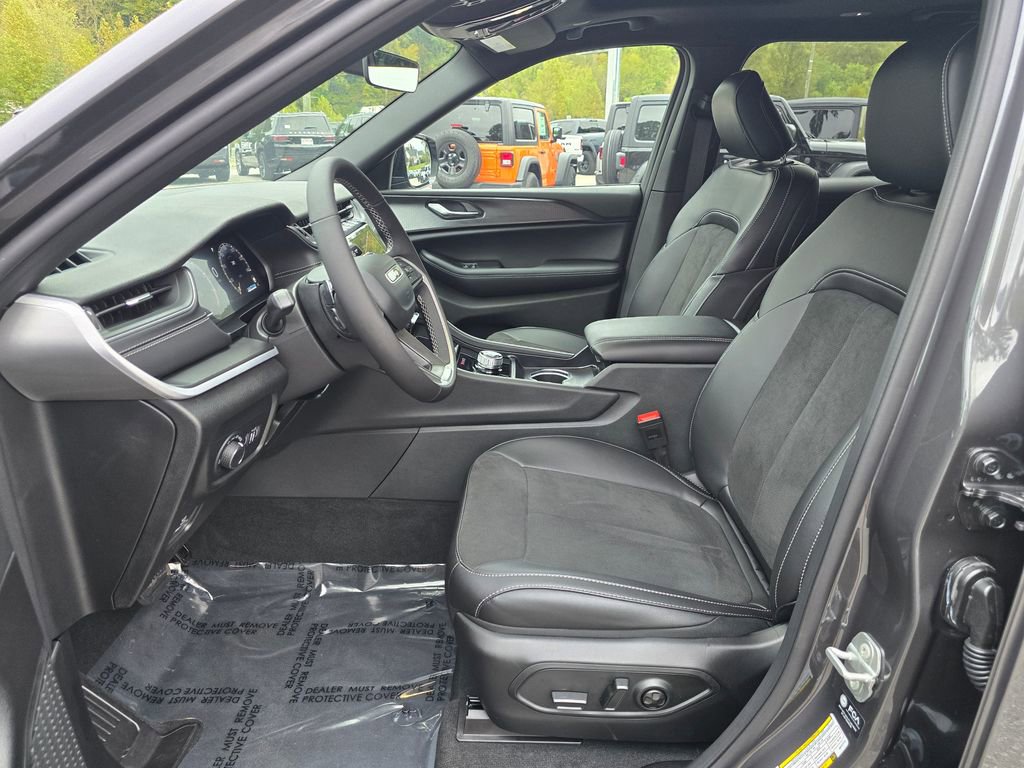 New 2025 Jeep Grand Cherokee L Altitude image 4