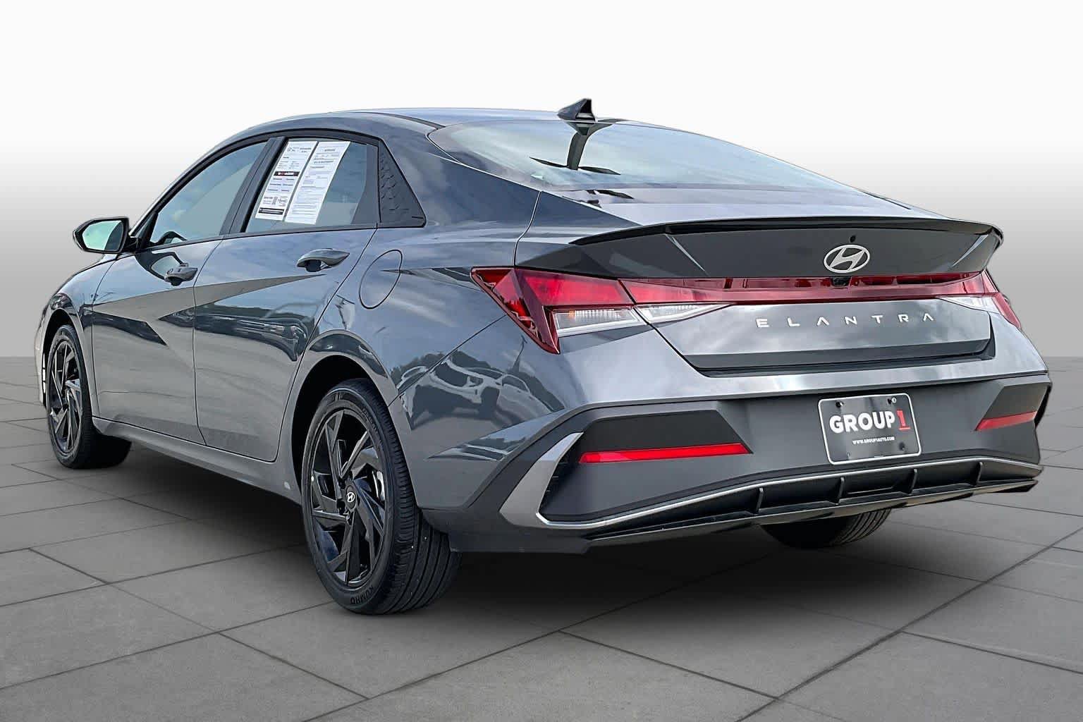 Used 2026 Hyundai Elantra Sport FWD image 12