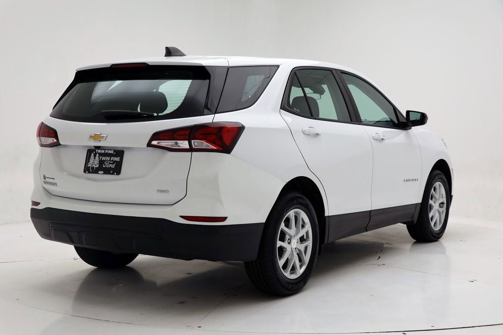 Used 2023 Chevrolet Equinox LS w/ Driver Confidence II Package AWD/4WD image 8