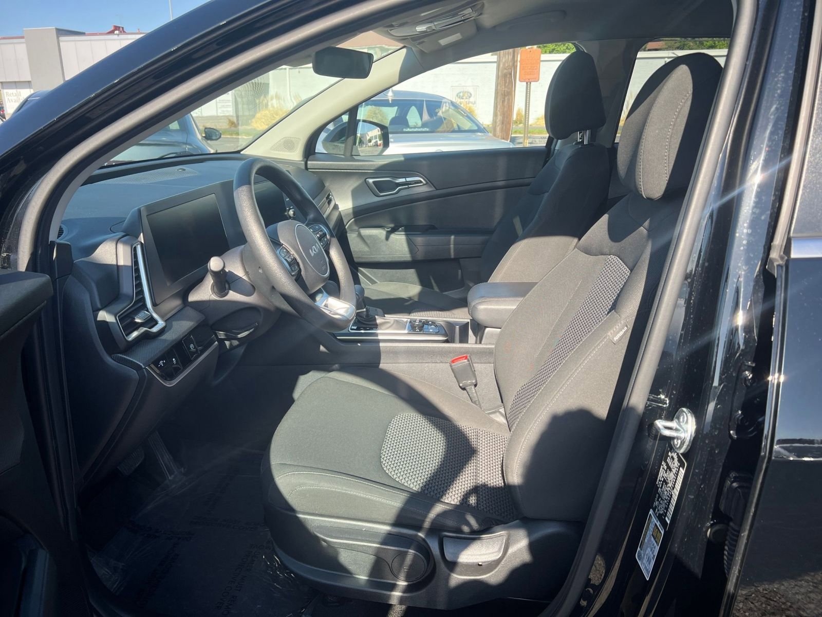 Used 2025 Kia Sportage LX FWD image 35